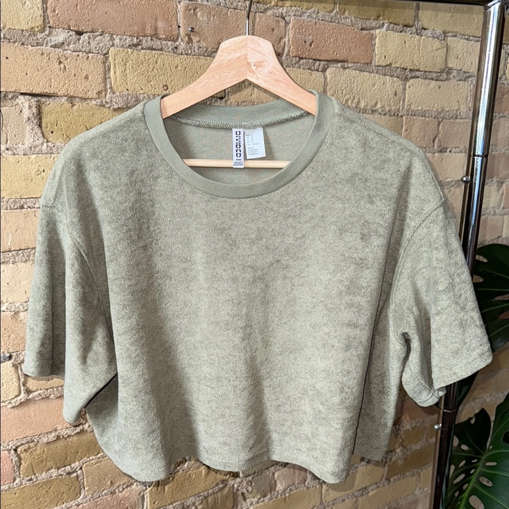 Divided by H&M Sage Green Cropped T Shirt